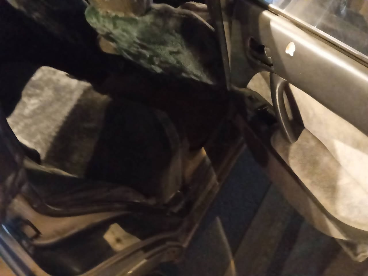 السلام عليكم بطه متصل رقم انبارتحويل سنويه صاقطه 20مكينه فيفي تي كيرشرط حداديه ظعيفه كفاله كصه ونقل ظربه مصبوغه عام جماليه تخم تاير موديل 1992للبيع او مروس حسب القناعه السعر 48بيه مجال مكاني كربلاء ***********
