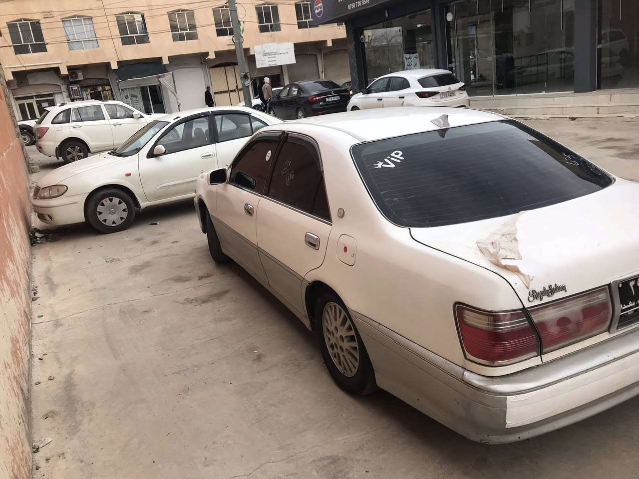 براوه
ئه و مه ليكه بو فروشتن موديل ٢٠٠٠ دوو  

دوو دوكمه كيرو مه كينه به شه رت سه رف دووكل به شه رت نيتي

ده عمو ليدراوي نيه  سه قف بويخ نيه مه عجون نيه 

جوار تايي نوي 

ئاوينه شفت 

رونو شتي هه موو كوراوه نويه

٣٩ مه جال 

شوين كؤيه

0750 985 0404
