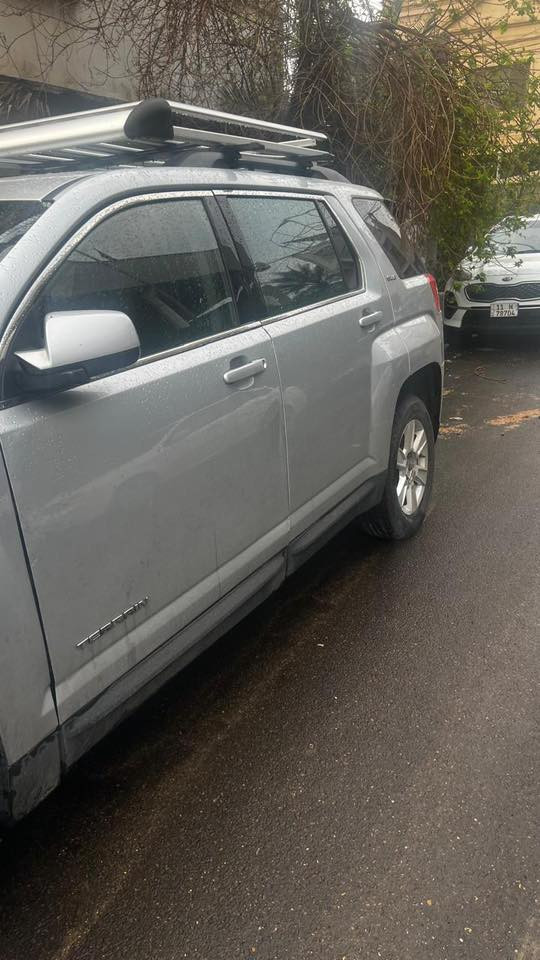 السلام عليكم
جمسي تيران 2013 بيها 3 قطع صبغ 
مكينه 2400 المرغوب
تحكمات ستيرن جهتين و شاشه و كامره و حساسات
كير ومحرك وحداديه جاهزات و السياره مصروف عليها
رقم بغداد تحويل مباشر
السياره رايديها 95 ورقه
مكلف بالنشر
رقم صاحب السياره 
***********
