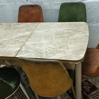 ميز طعم مع ٦ كراسي سعر ٥٠ ألف 07705433266