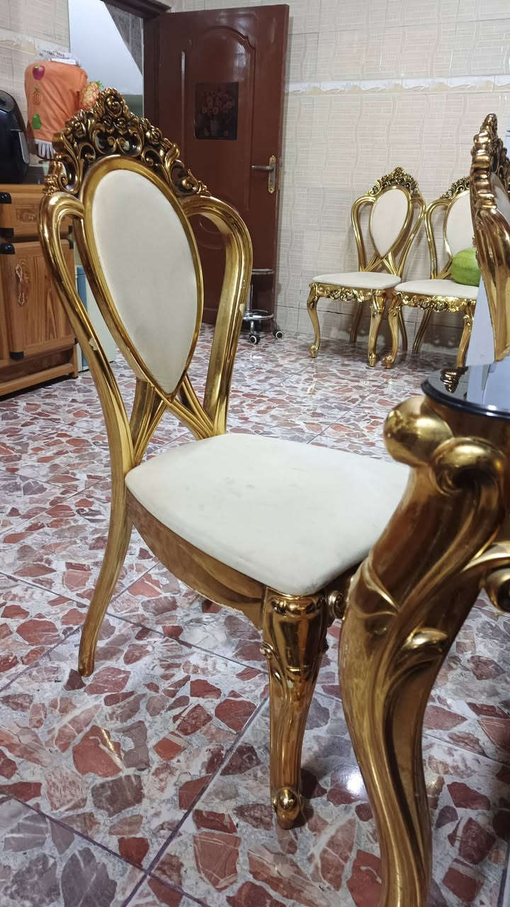سلام عليكم ميز طعام مكون من 5 كراسي ملكي 
الشراي يتفضل


**إذا كنت صاحب هذا الإعلان وتريد حذفه لأي سبب، رجاءا أرسل رسالة إلى الدعم الفني**