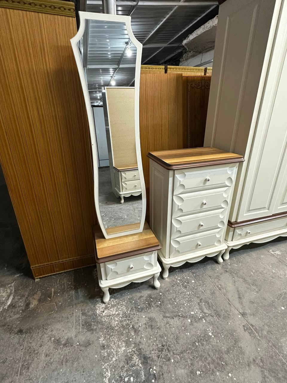 ✨ غرفة تركي كانتري زان الأصلي 9قطع 
نظام ابواب هايدروليك
سرير مخزن عملي 
 قماش وتر بروف أصلي
✨ نظافة 95/💯
 شد ونقل مجاني داخل بغداد
توصيل للمحافظات بأسعار رمزية


**إذا كنت صاحب هذا الإعلان وتريد حذفه لأي سبب، رجاءا أرسل رسالة إلى الدعم الفني**