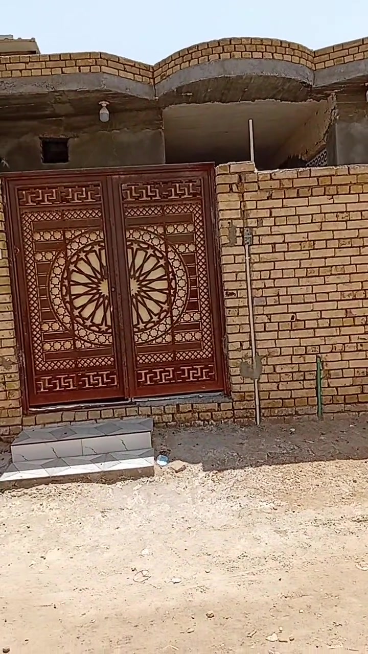 السلام عليكم بيت للبيع الموقع خلف مستشفى التركي المساحه 170 معه كافة الخدمات كهرباء ماء مجاري شارع 10 متر نت ضوي بناء حديث درجه اولى سعره 107 وبي مجال رقم الهاتف ***********
