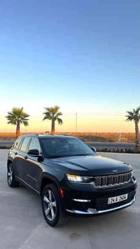 جراند شيروكي ليمتد • ٢٠٢٢ • اسود