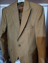 ستره جديده مشترينها ب٢٠ وطلعت صغيرة يريدوها ب١٠ الي يريدها يتصل على اه...