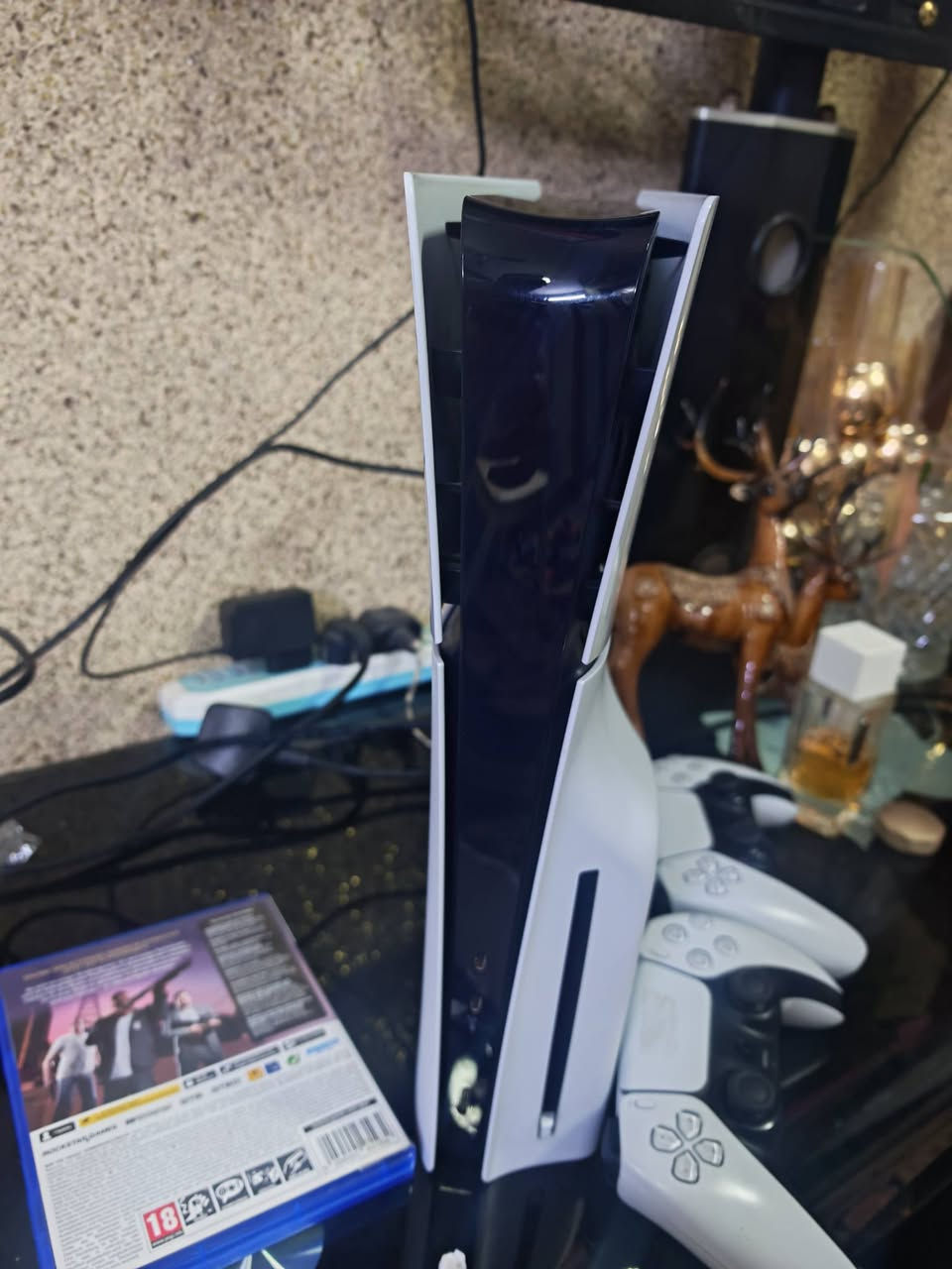 سلام عليكم
بلي 5 اوربي نظيف جدا استعمال 4 اشهر 
1 تيرا 
كامل ملحقات (Hd - جوستك البلي الاصلي )
+ جوستك اصلي ثاني
قرص gta
و UPS كلش نظيف 
واشتراك بلص شهر 
سعر 750 الف

للعلم الجديد ب810 بدون جوستك ثاني بدون ups وبدون قرص 

اذا ما عجبك السعر عوفه خلي يولي 
شكرا


**إذا كنت صاحب هذا الإعلان وتريد حذفه لأي سبب، رجاءا أرسل رسالة إلى الدعم الفني**