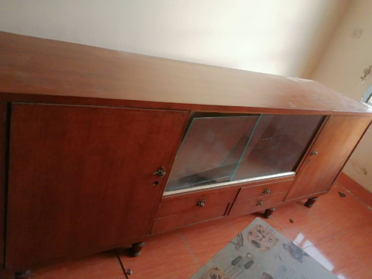 للبيع بالغزاليه
بوفيه ٢متر ونص خشب صاج الثقيل ب٧٠ بيهه مجال مستعجلين على بيعته ***********
