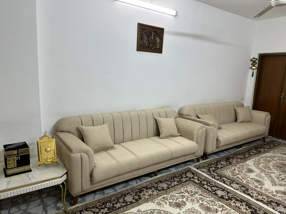 تخم قنفات عراقي جديد ونظيف جدا شغل درجة اولى السعر ٦٥٠ وبي مجال بسيط مكانه المشتل حي المعلمين 
هاتف ***********
