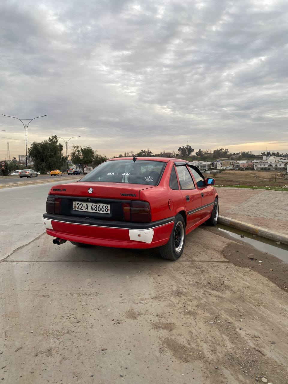 ئۆپڵ ڤیکترا مۆدێل 1991
مەکینە18 گێڕ عادی
ڕەقەم هەولێرە و سەنەوی 1ساڵ بەسەچووە 
شەرت تەحویل 
دەفتەر بەنزینی هەیە 
نرخ 54

***********  واتسئاپی لەسەرە
