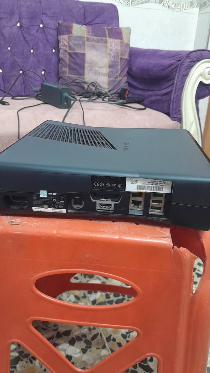 السلام عليكم Xbox 360  مهكر274 لعبه نضيف ما بيه تصليح كامل ملحقاته بيه 2 جوستكات السعر120بيه مجال بسيط ***********بغداد ابو دشير
