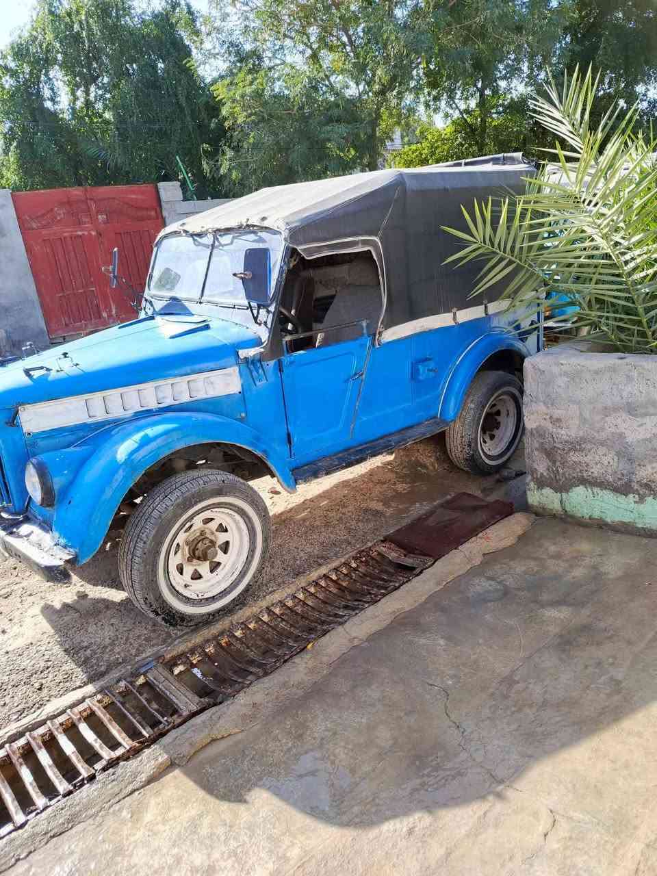 للبيع جيب روسي موديل 72محفول محرك ونجي كير اوتماتيك سنويه مشروع وطني جديده مابيها  نقص سعر 3500بيه مجال مكان جلولاء ترهم مراوس ***********
