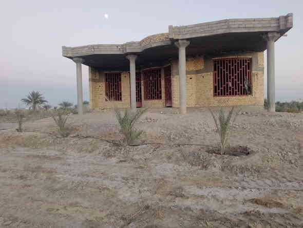 دونم لبيع زراعي في المدينة السورة قرب الصيدلية على جهت المين وتنزل 
مساحت البيت 265 البناء
لان البيت كبير 3 غرف ومطبخ كبير وديوانية وصاله وهول وحمامات 2 وطارمه كبيره اربعه متر اربع دنك السعر 100مليون وبي مجال للاستفسار
***********
