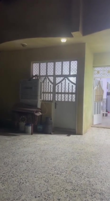 السلام عليكم
نصف دونم (١٢٥٠ متر) 
ملك صرف سند ٢٥
 واجهة ١٢ ونص نزال ١٠٠ 
يحتوي على دار٣١٧ متر
يحتوي على ٣ غرف نوم
+مسبح 
+ حدائق واشجار مثمرة
 + كراج يسع عشر سيارات
 بيت بناء حديث ٢٠٢٢ 

منطقة الاوسمة والانواط في بغداد 
***********بي واتساب
