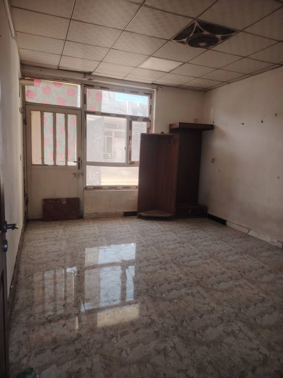 للأجار
بدون دلاليه
سلام عليكم
شقه للأجار
العنوان ؛ الدوره خلف كليه الفرابي مباشرةً
صاله
غرفتين
صحيات
مطبخ
منور
بالكون لكل غرغه 
ملاحضه. بيت معزول الفوك عن الجوه مو عماره 
***********
