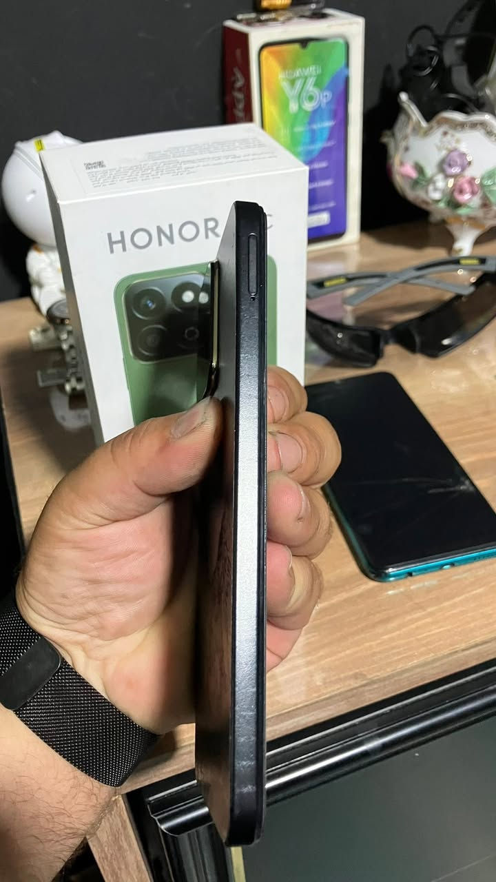 Honor x7c
256gb
Ram8+8
Shasha120hz
Battery6000
2sim
کارتۆن +کەلەو وایەر بیلاد
مۆبایلەکە نەکراوەیە بەزەمان دەفرۆشم
تەنها تەنیشتەکانی شوێن کەفەری پێوەیە
شاشە و پشتی خاوێنە
کەڤەرێک و ٢ درعی لەگەلە
نرخ ١٩٠ هەزار 
***********
