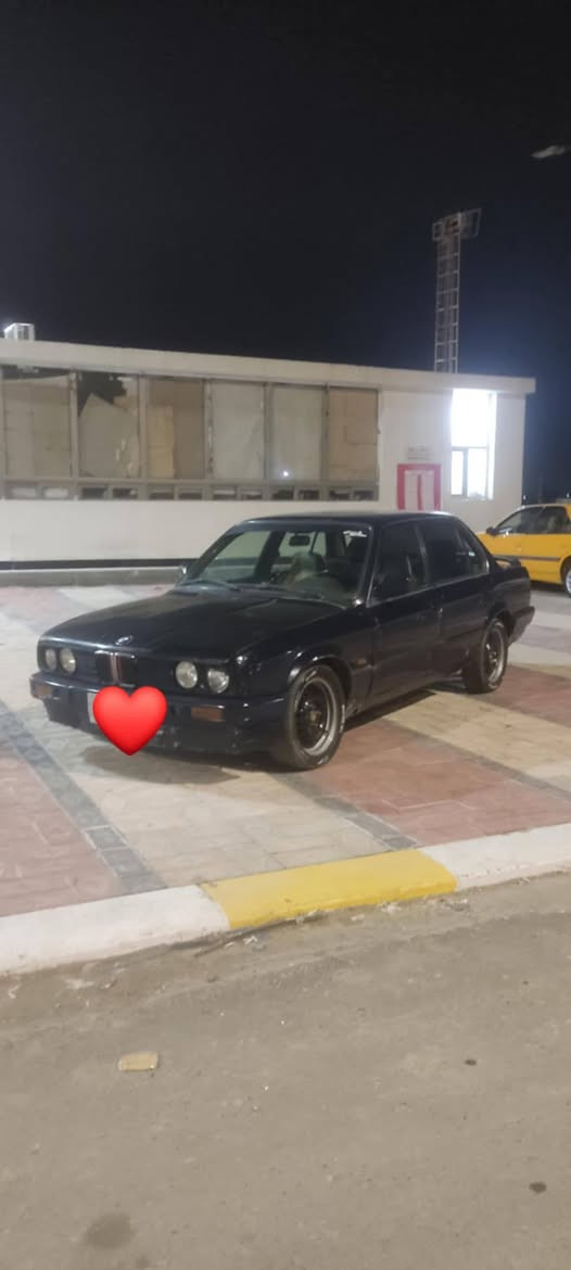 بي ام زعره للبيع رقم ديالى الماني حاز ثالث بدون راعي تكفل سرقة وعشاير مكينه وكير ديفور ال2000 جدد كفاله  حداديه 70 بل100 السعر 20 ورقه وبيه مجال سياره جاهزه مابيه نقص مكان السياره ناصرية مركز الشراي ينتصل مكلف بل نشر استفسار ‏‪***********‬‏
