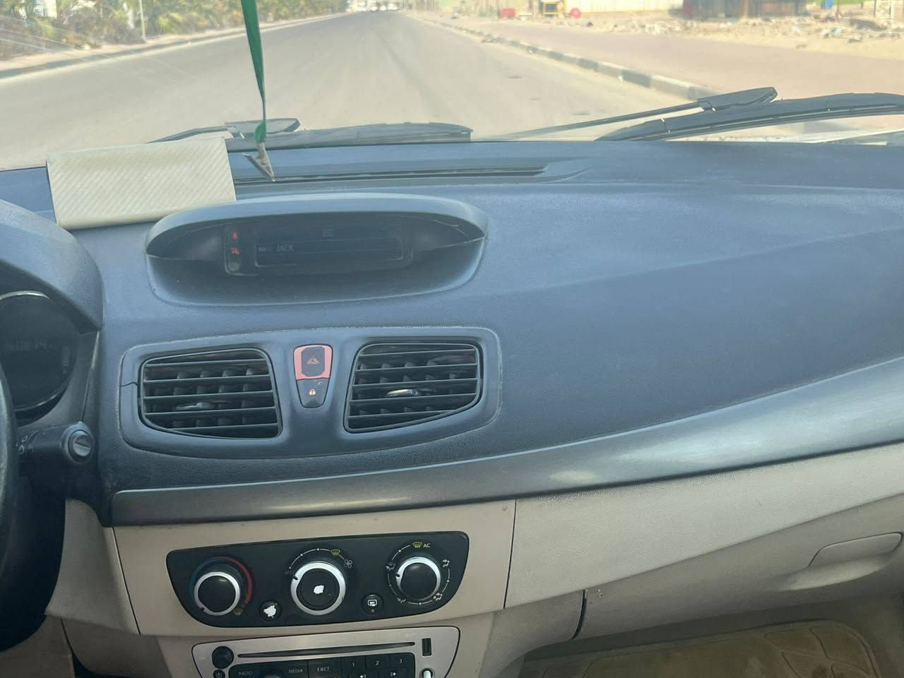 رينَو فلونس ٢٠١٦ محرك ياباني مطلبوبه للبنك ابيع كوم حديد واصوليات فقط السعر ٤٠ الرقم ***********
