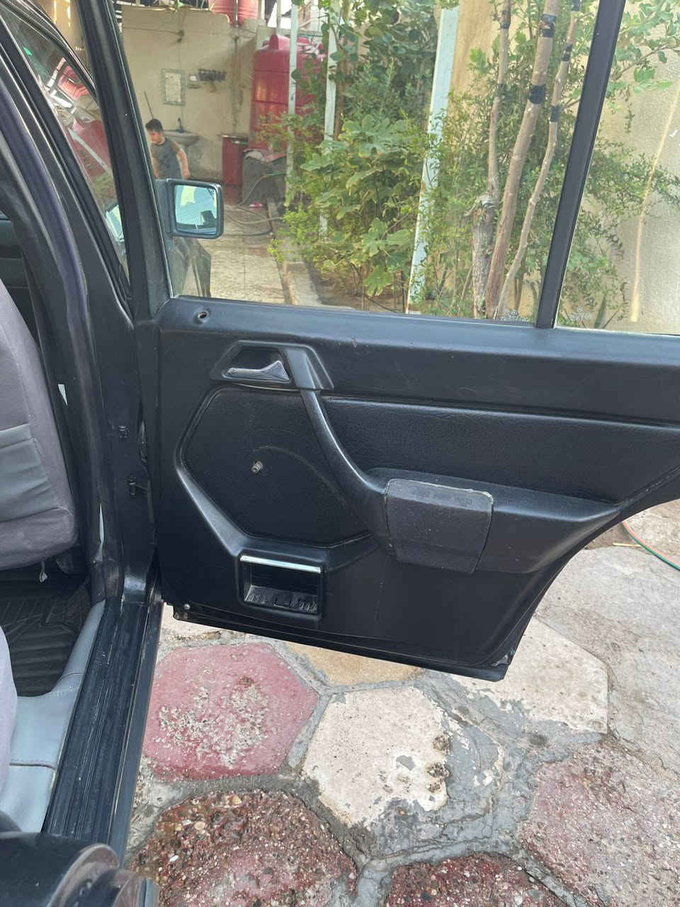 سلام عليكم سياره مرسيدس ماكينه بطه محور 2:30 سياره جاهزه تخمج تايرات سياره بلاد ما ناقصها برغي الوان البصره***********
