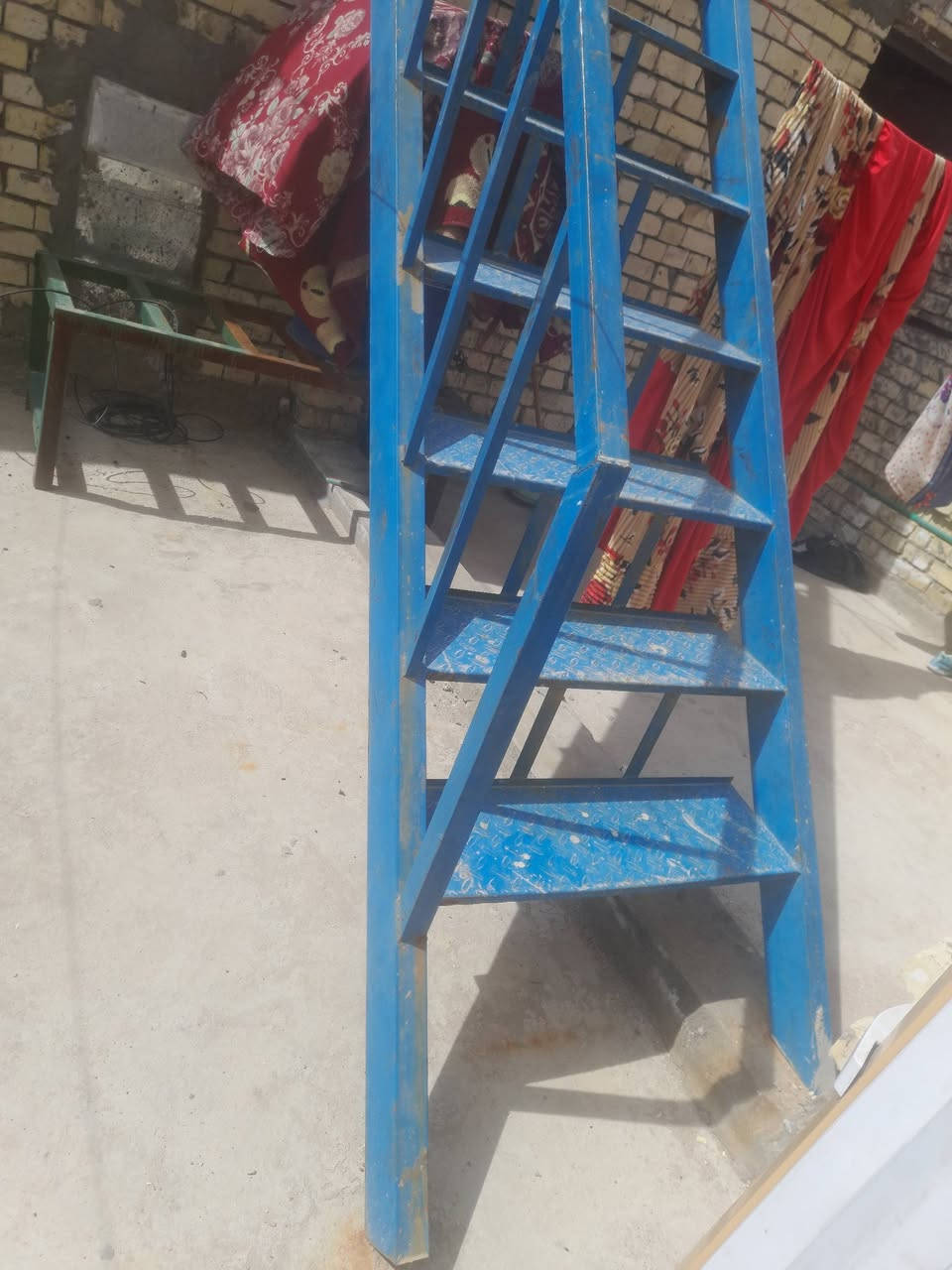 الدرج للبيع ١٢بايه الحديد الثقيل اي خياس مابي كلش نضيف ماصار فتره من اخذته السعر ٢٠٠وبي مجال هاتف ***********
