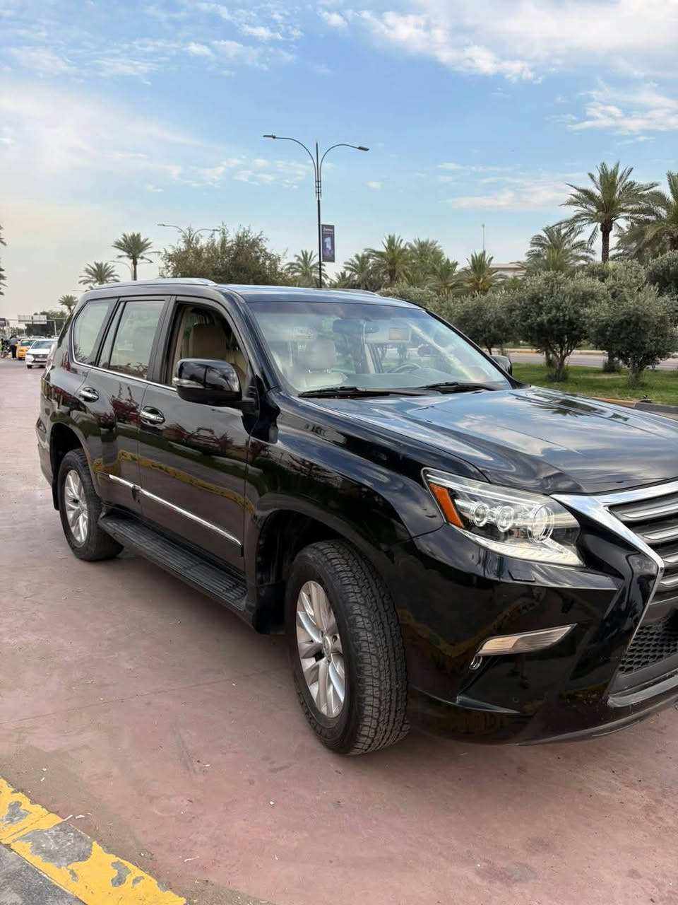 السلام عليكم
لكزس gx460 2016 v8 4600
السياره مكفوله كفاله عامه 
ماشيه 40000 الف كم حقيقي
صدر السياره و القطع الاستهلاكيه بحالة الوكاله 
فول مواصفات كامرات 360 
جكات هيدروليك 
مقاعد تدفئة تبريد
وباقي مواصافات اللكزس المعروفه
للتواصل ***********

