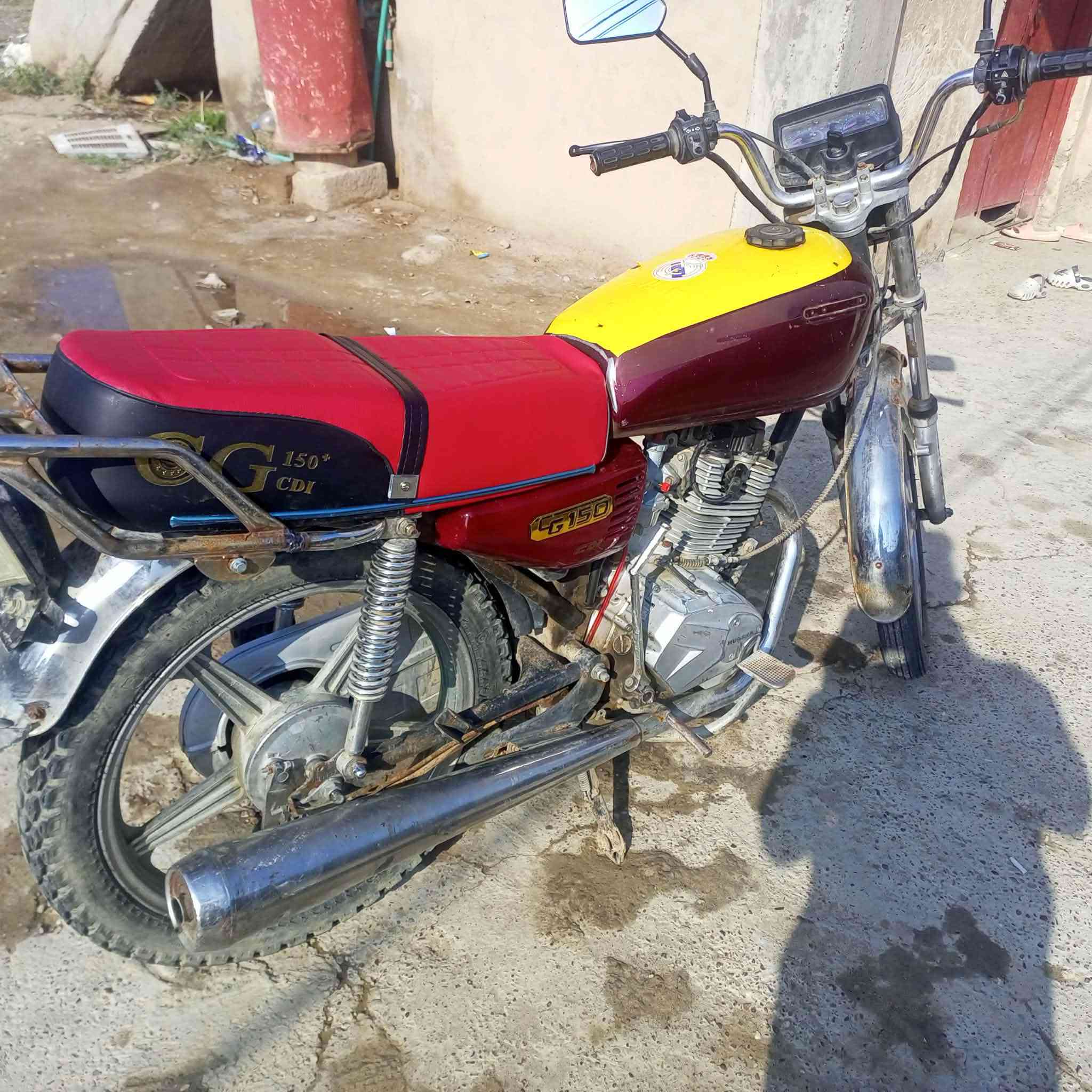 سلام عليكم
ماطور سيفان  5كير
 نشأط فول نكره سلف 
معمر جديد السعر 300وبي مجال 
***********
