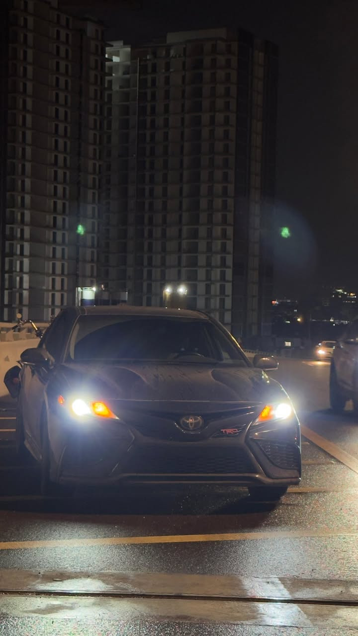 كامري هايبرد 2024 للبيع حادث جاملغ وبابين بدون دواخل سعر 188 ومجال جداً بسيط مكاني بغداد ورقم مجاني ع دوله *********** سياره فول عدى الفتحه
