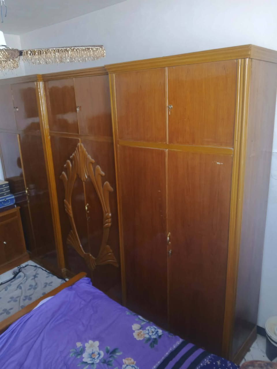 غرفة نوم للبيع تسكام درجة اولى طابقين المكان نجف والسعر 600 وبيه مجال وهذا الرقم ***********
