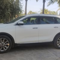 للبيع كيا سورنتو موديل ٢٠٢٠ خليجي  ضررها بنيد والجاملغات الاماميه بيهن...