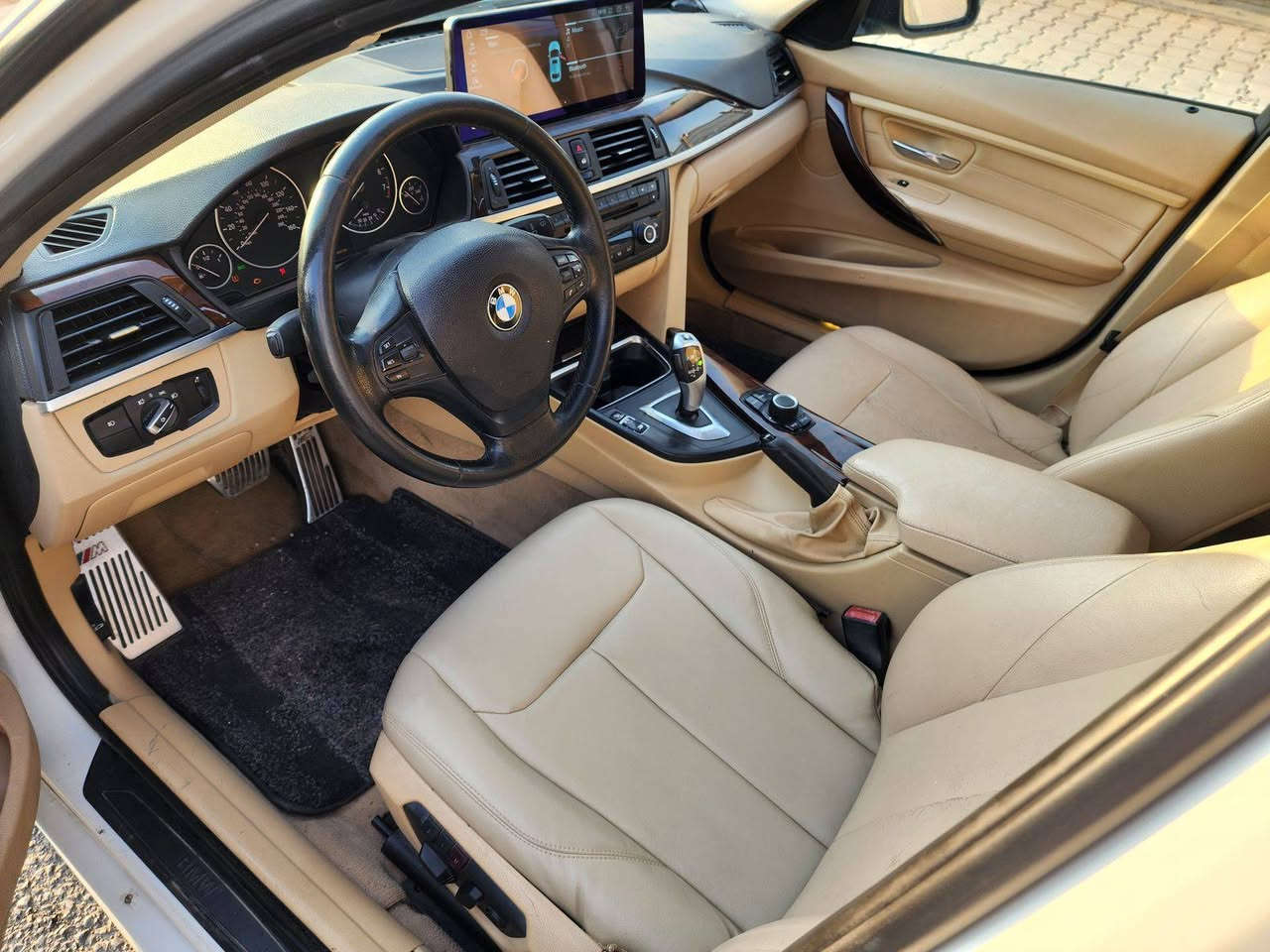 بیئێم ٣٢٨ مۆدیل ٢٠١٣ فول مواسەفات سەیارەکە ماڵی دۆستە ٤پارچەو نیو بۆیاخە بێناوگرتن کامل سێرڤس کراوە ڕۆنی تازە هایدرۆلیکی تازە بانسی تازە سەیارەکە بێکێشەیە سەنەویو ژینگەو ڕێگاو بان تا ٢٠٢٩ تازەیە 
 بۆزانیاری زیاتر *********** بشدار, السليمانية
