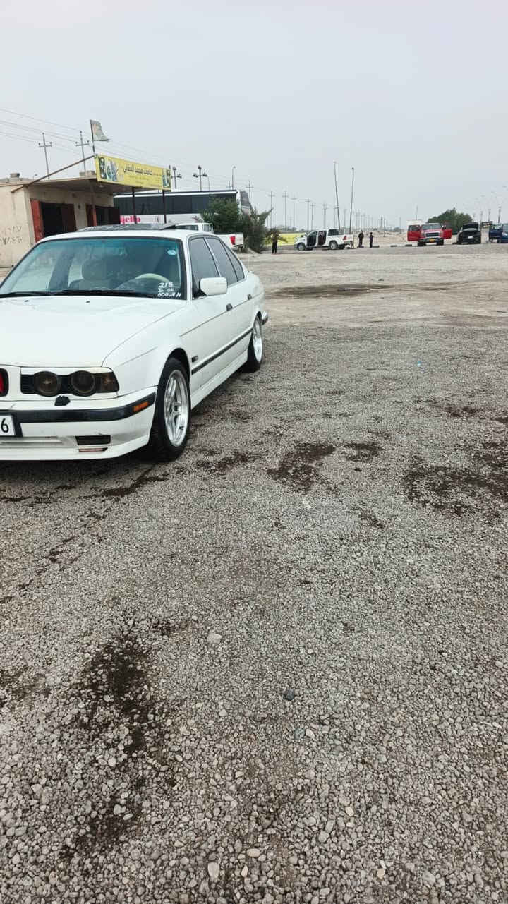 سلام عليكم BMW /520 كفاله من صبغ وضربه  كير ومكينه جدد كير عادي حداديه قبل سبوع شاده ويل M كهرباىيات كله شغاله تبريد ويه سويج منضومت مال مضخم  صوت  سياره ما نقصه الف جاهزه ع آخر حبابه رقم أربيل بسمي سنويه لل2031 كزوز رياضي 72 وبيه مجال مكان البصره 
***********
