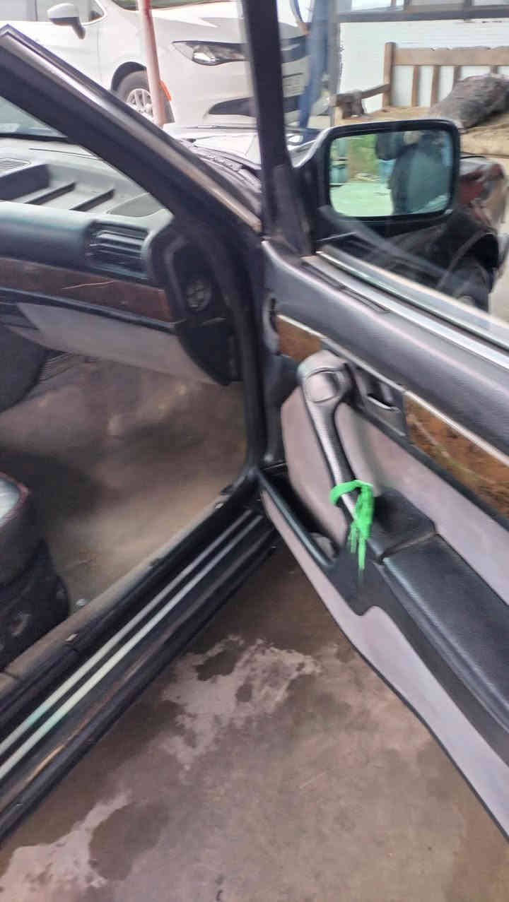 سلام عليكم بيم مديل 92 حجمها 730 سياره بدون خياسيات ولا دكه جاكوج يحتاح بس كشنات تحويل ثاني يوم سياره بطاين جدد صدر مكينه كير مقفول تخم تاير جديد رقم بغداد سنويه 28 عنوان حي جهاد *********** سعر 38
