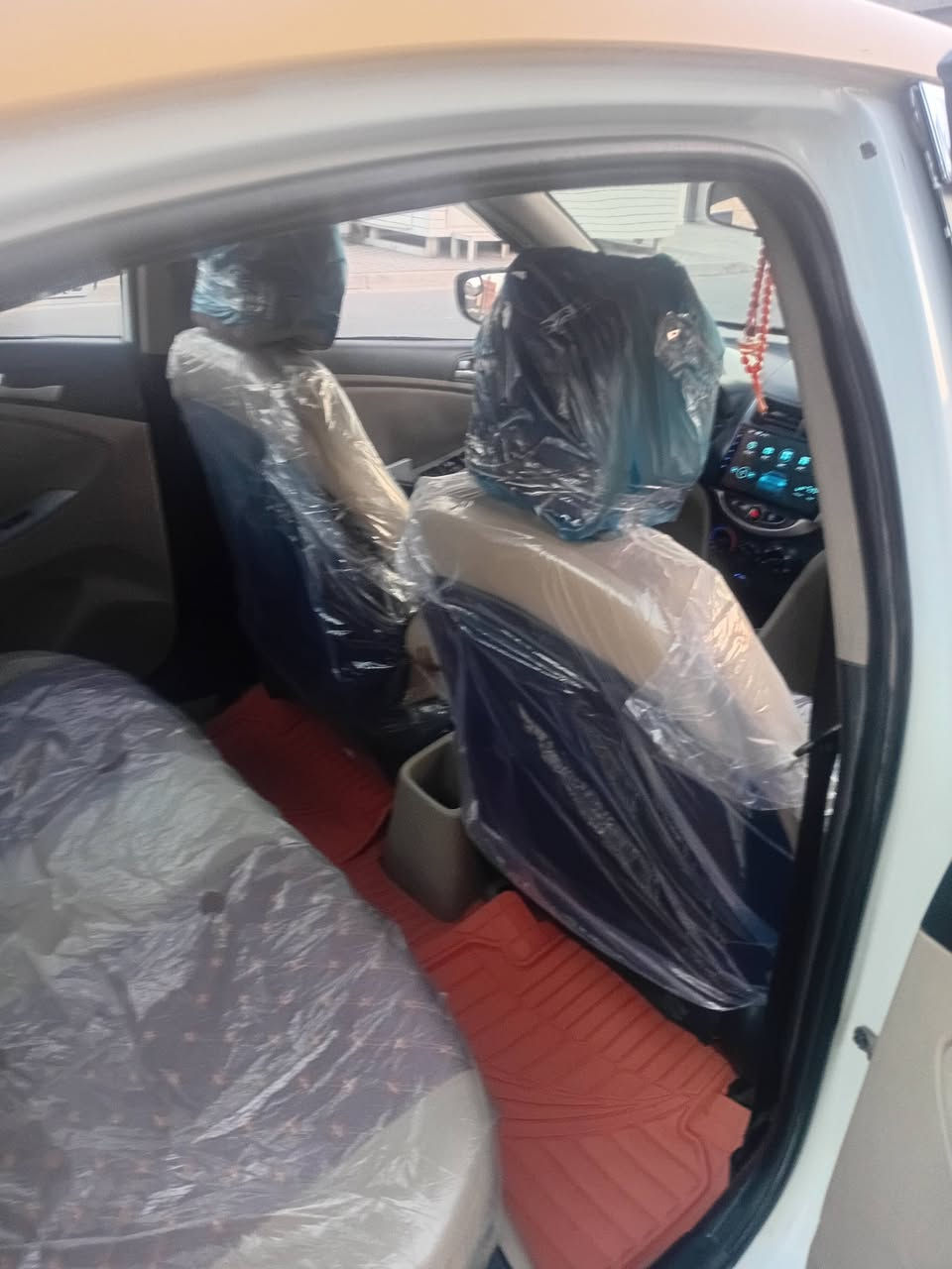 اكسنت خليجي موديل ٢٠١٦ سياره بيها طخات بسيطه مصبوغه صبغ عام سياره كير ومحرك مكفولات دوشمه كوشنات وارضيه جديده تخم تاير ويل كاب السعر ٩٠ ورقه سياره بأسمي اني المالك الاتصال ***********ويوجد واتساب
