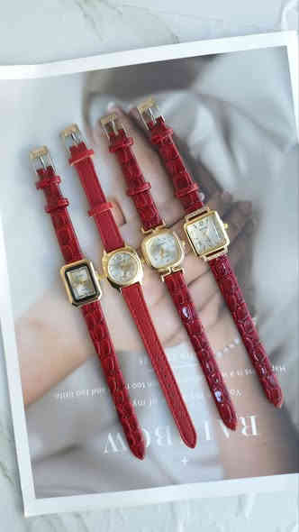 ساعات كورية 
الدرزن 12 قطعه 
سعر الدرزن 36 الف 
التجهيز حسب اختياركم 
توصيل 5 آلاف 
للحجز مراسلة الصفحة أو واتساب 
*********** 
***********
