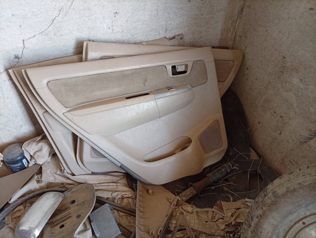 يوجد غراض فور چنر تفصيخ مع بيبان مع الجنطه الخلفيه لون ابيض بلادي كلش جدد مكفولات من البارد ولصبغ ***********

