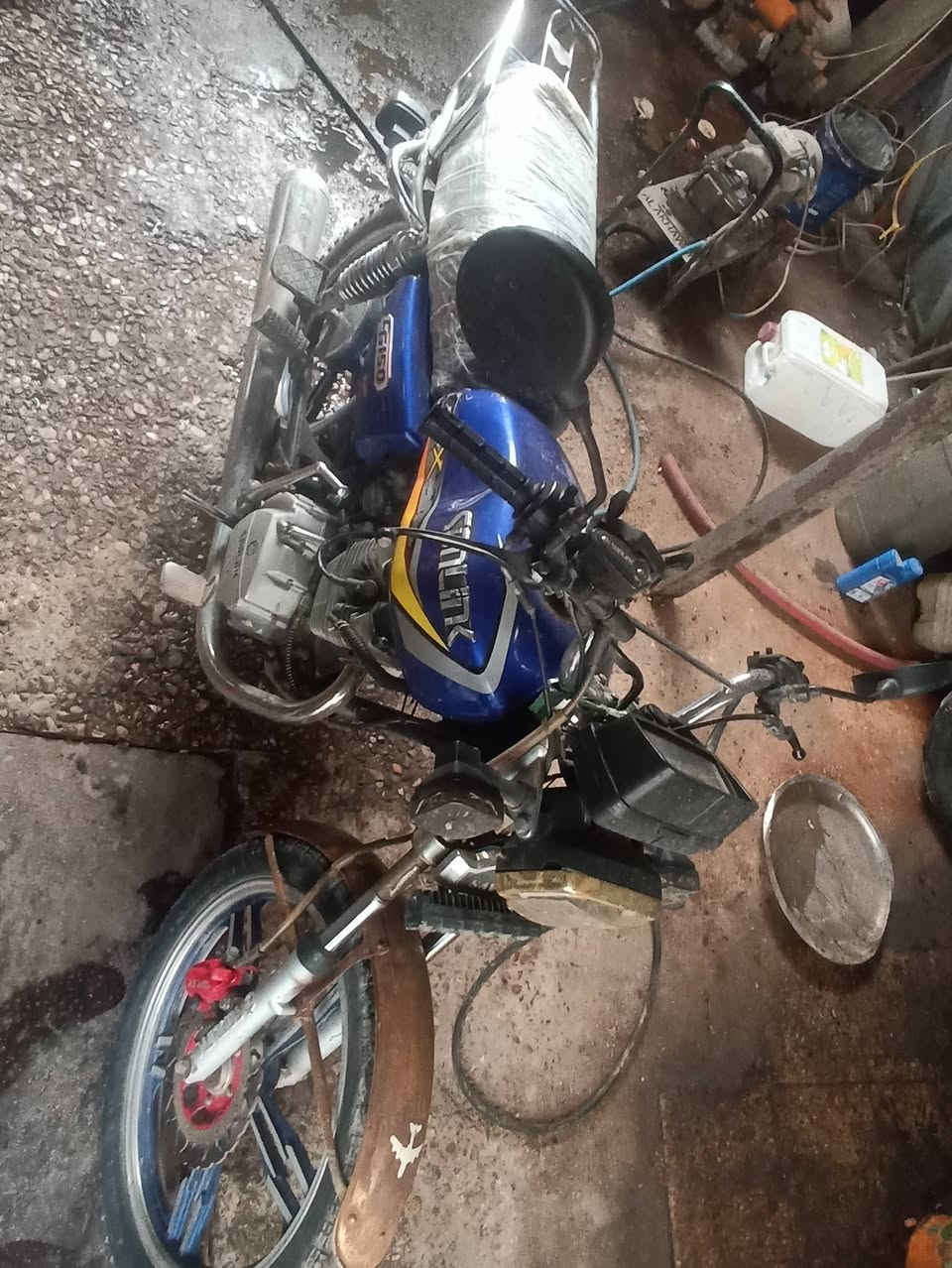 سلام عليكم دراجا للبيع موديل 23كاملا مكملا وشرط لنضافا سعر450وبيها مجال عنواني مدينت لصدر قطاع74 بدون وراق كفلكياها من لصرقا وعشاير دراجا خير مناللة  رقمي***********
