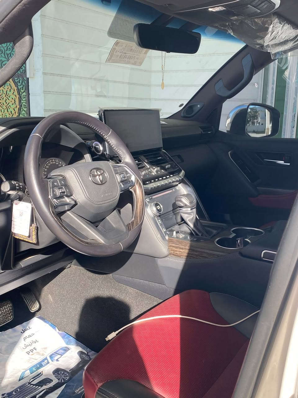 السلام عليكم 
للبيع لاندكروز 2023 vxr ساز ام الضمان   
تون تيربو داخل احمر
ابواب شفط 4 ابواب 
فول مواصفات واحد علئ واحد
السياره مكفوله كفاله عامه  
مغلفه ppf
رقم سلمانيه 
تبريد كشنات امامي خلفي 
كشنات كهرباء 
رقم صاحب السياره ***********
