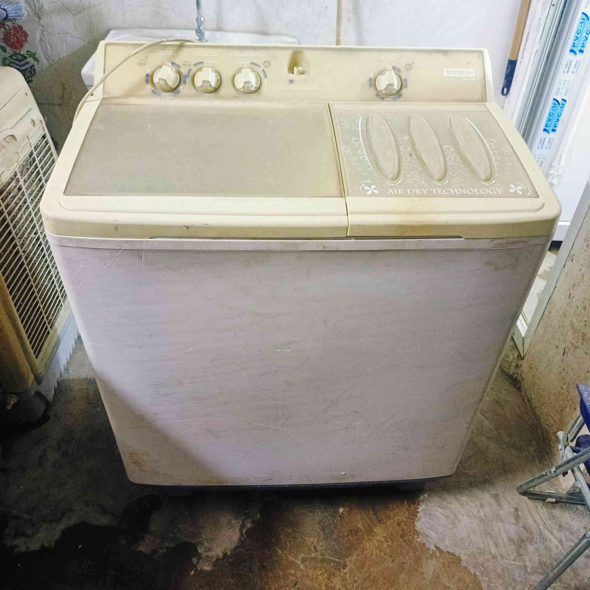 السلام عليكم اغراض منزليه جدا نظيفات واسعار مناسبه راسلني خاص واني بالخدمه مكاني بغداد العبيدي قرب مدرسة العابد ***********
