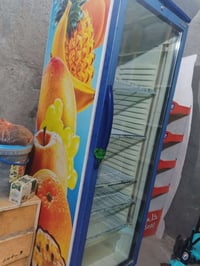 براد شغال • نظيف • رف خشب