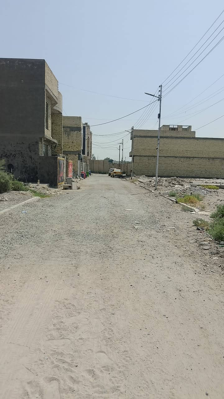 السلام عليكم قطعة أرض للبيع 50 متر زراعي أصولي سند 25 مصبوبه رفت وبتلو كافت الخدمات موجودة مي مجاري تبليط ارصفه كهرباء إنتر نت ضوئي العنوان الشعب حي البساتين حي المصطفى مقابل محطة وقود سما بغداد قرب سيطرة الشعب القديمه السعر (35) ***********
