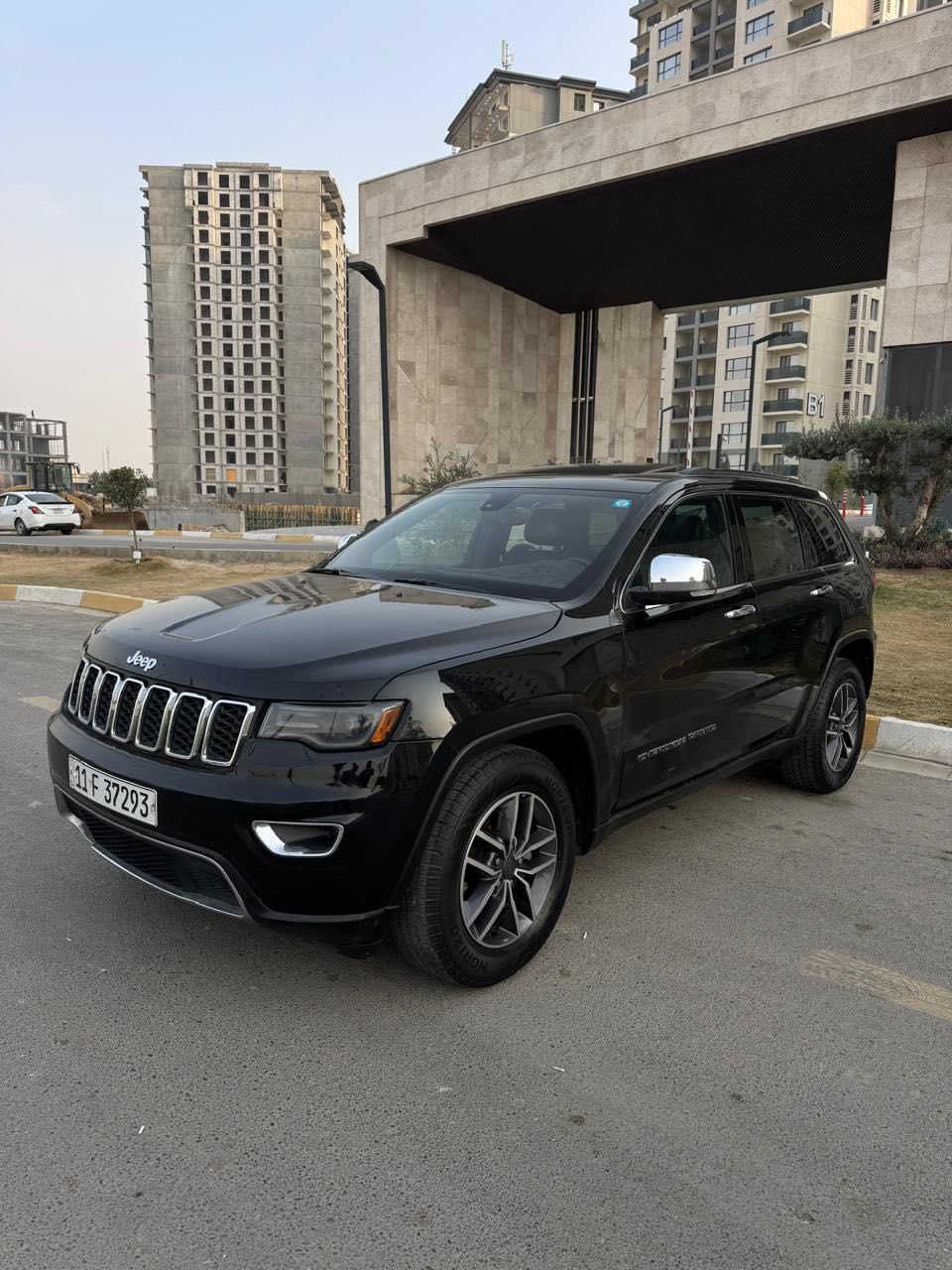 السلام عليكم
جيب امريكي2019
فول لمتد
حادثة جاملغ وبنيد 
وجزء من باب سايق 
حادثهة حلو موجود رقم 
الشاصي 
مواصفات فول
بانوراما 
حساسات امامي خلفي 
تحديد مسار
صندوك كهرباء 
بوب بصمة 
كشنات جلد
كشنات كهرباء
كشنات تدفئة +تبريد
مانع تصادم 
اوتو هول
توقف ذاتي عند الوقوف 
تشغيل عن بعد
تبريد منفصل قطعتين 
السعر192
 السيارة باسمي و رقم بغداد الجديد
العنوان بغداد حي جهاد 
***********
