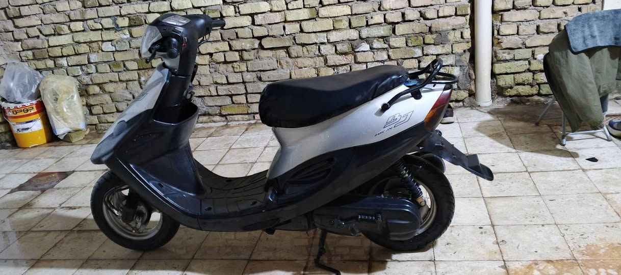 سلام عليكم للبيع دراجه يوماها ٩ لون سلفر سلف وهندر شلعه ومعدل ادك ٦٠ كهربائياتها شغاله لايت بك لايت هورن اشاير مكينه ما مفتوحه بلاد دراجه اخت الوكيل ٧٠٠ وبيها مجال العنوان ميسان المركز ***********
