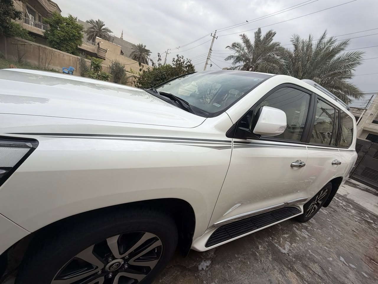 السلام عليكم
لاندكروز 2019 
ساز
مكينة 6 سلندر 
كفالة عامة السيارة 
جنطة كهرباء
ماشية 173k 
مكانها بغداد السيدية
سعرها 530$ ورقة
للاتصال ***********
