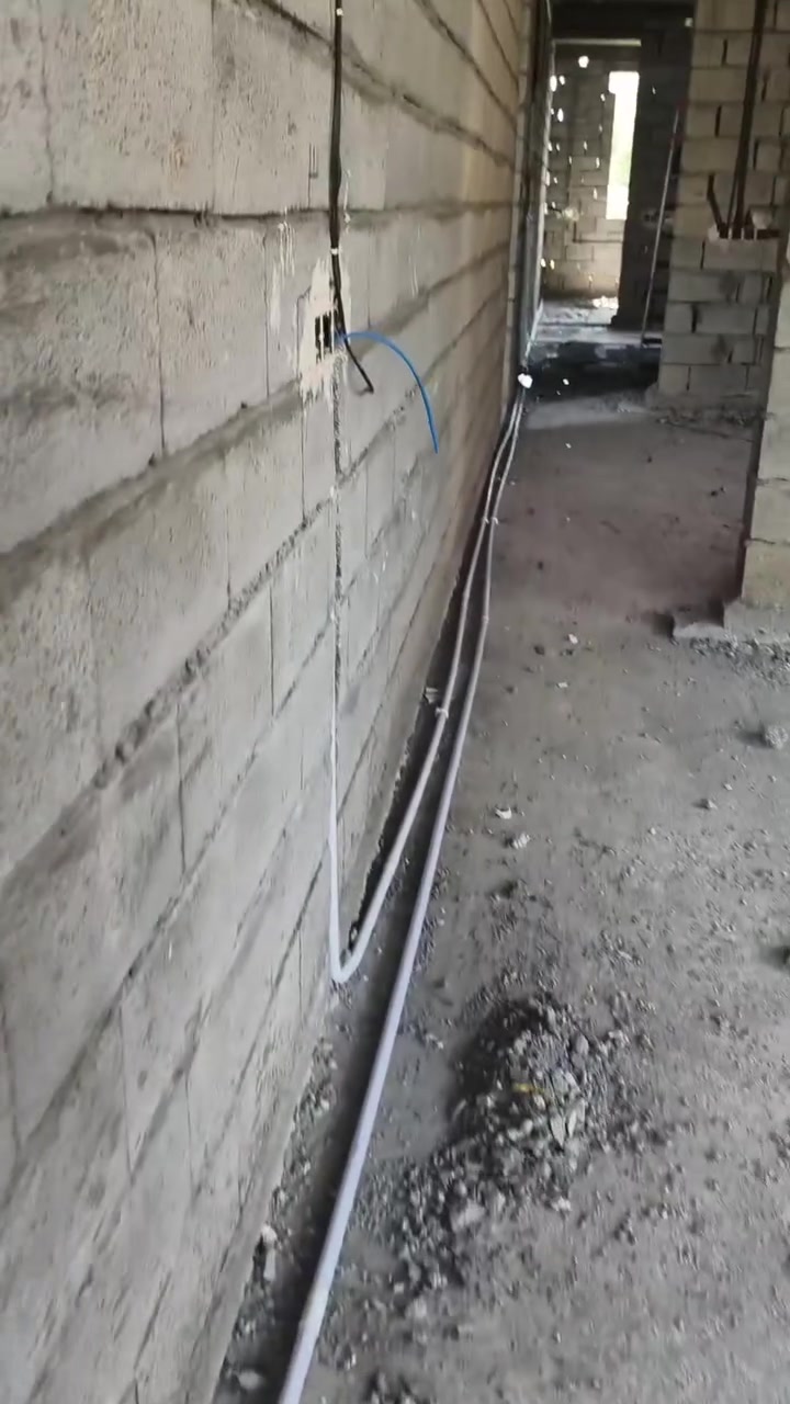 تـمّ بحمد الله.. مقتطفات من مشروع اليوم المتكامل: (كهرباء حديثة ⚡ + منظومة كاميرات 🔒 + شبكة ستلايت 📡 + نظام عاكسات 🔋).
​التنفيذ تم بأعلى المواصفات الفنية لضمان الأمان والراحة لصاحب المنزل
​لإدارة مشاريعكم وتأسيس منازلكم، تواصلوا معنا: [***********]
