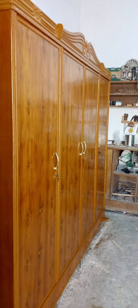 سلام عليكم كنتور 4 باب  نضيف جدا اخو  لجديد مستبدل وجي صاج السعر 210 و بيه مجال نجف مقابل قريه الغدير ***********
