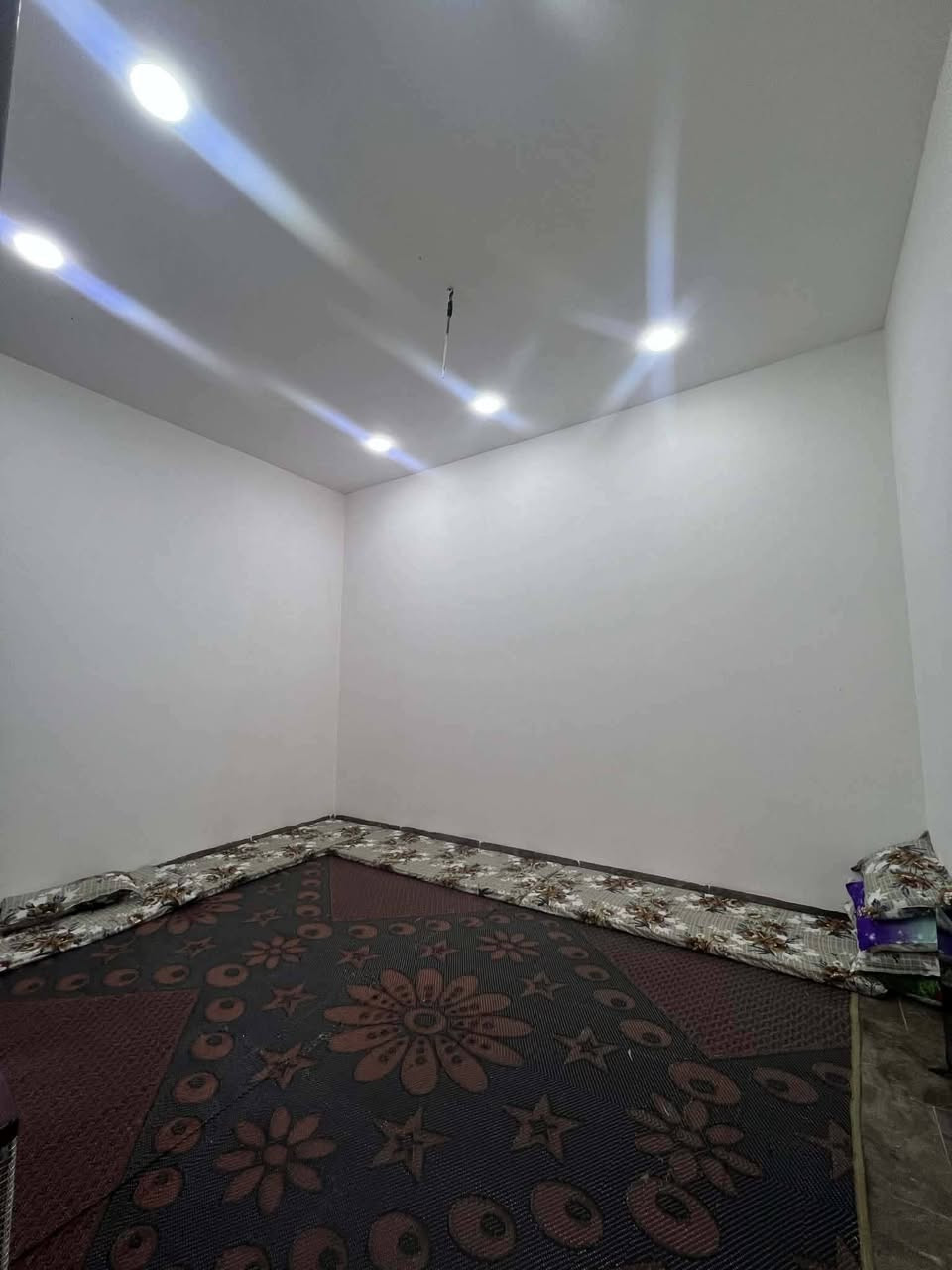 ألف رحمه على امه وابوه اليتفاعل ويعلق على المنشور 
دار للبيع التعليم العالي (غرفة تجارة )المساحه ١٤٠ متر ركن مربع غرفتين نوم هول وستقبال تسليم مفتاح البيت كامل جبس مبورد السعر ٩٩ وبي مجال مجال للاستفسار اكثر ***********
*********** واتساب *********** 
يتوفر لدينا قطع اراضي للبيع في حي التعليم العالي والتربيه بأسعار مناسبه وكذلك يوجد لدينا نضام البناء بالتقسيط
