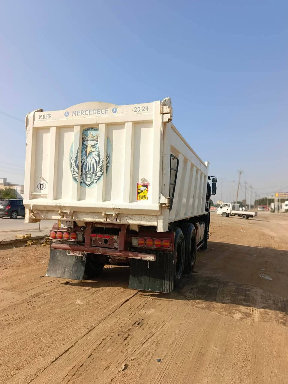 السلام عليكم سياره البي للبيع مكينه 35تيربو مديل  89مجموعه جي اف كير 180فافون ***********اي استفسار عله هاذه رقم
