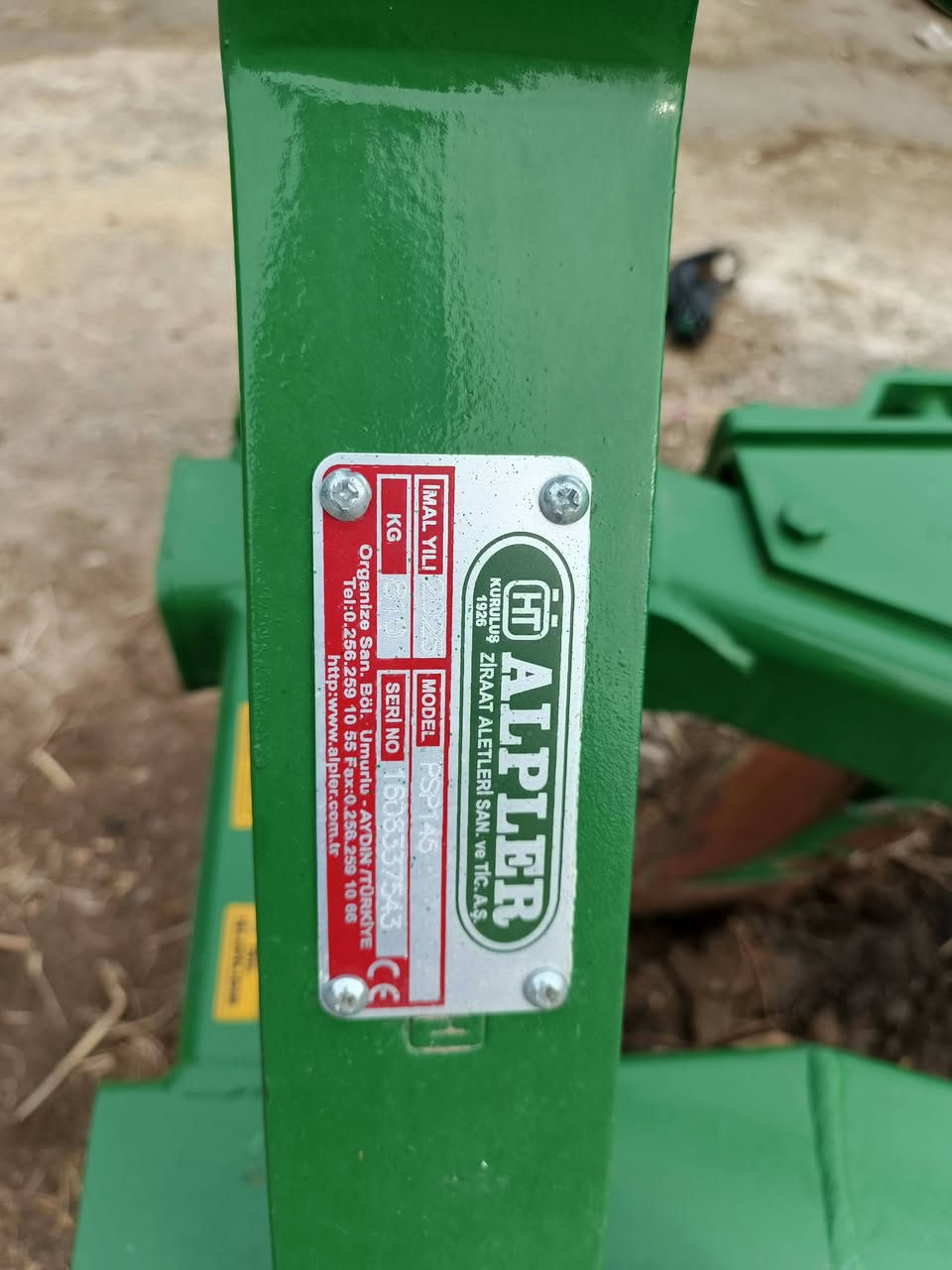 السلام عليكم فدان البير خمس سجج حجم 16جديد سعره ٤٥٠٠قفل ومكاني الصويره ***********
