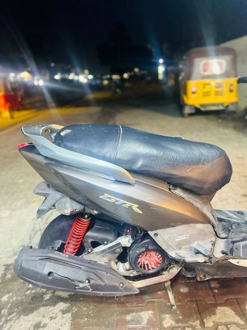 السلام عليكم جيتي ار للبيع كاملة بلادية سعره 550قفل مكنته ناعمة
مكاني بغداد حي اور او مدينة ***********رقمي
