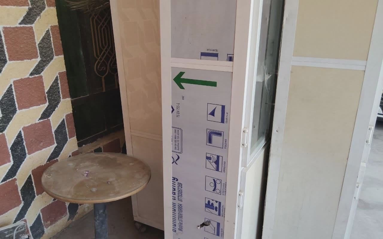 غراض صيدلية للبيع 
3 دواليب الواحد 3متر 
2ميز كبير +صغير 
جرارات دخل 
مروحه سقفيه 
مغسله 
لافتات اناره صيدليه 
لافتات حديد بوستر عدد 2
اكلوبات كبير الأصلي العدد 10 
ثلاجة كبيره جديد نظافة 80%
حاوية نفايات كبيره جديده كلش 
ميز عرض اشياء البسيطة عدد2

 مستعجل البيع غراض نظيفه و بلاش تعال خاص


**إذا كنت صاحب هذا الإعلان وتريد حذفه لأي سبب، رجاءا أرسل رسالة إلى الدعم الفني**