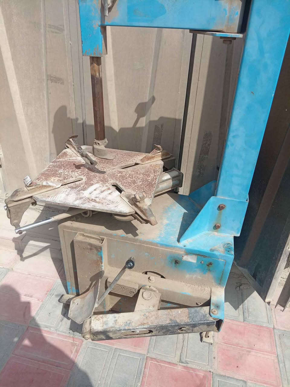 السلام عليكم خالعه متروكه وياه جهاز، ماعرف بشنو استخدامه،، الي يفيدنه  يتصل ***********,, كربلاء كربلاء, العراق
